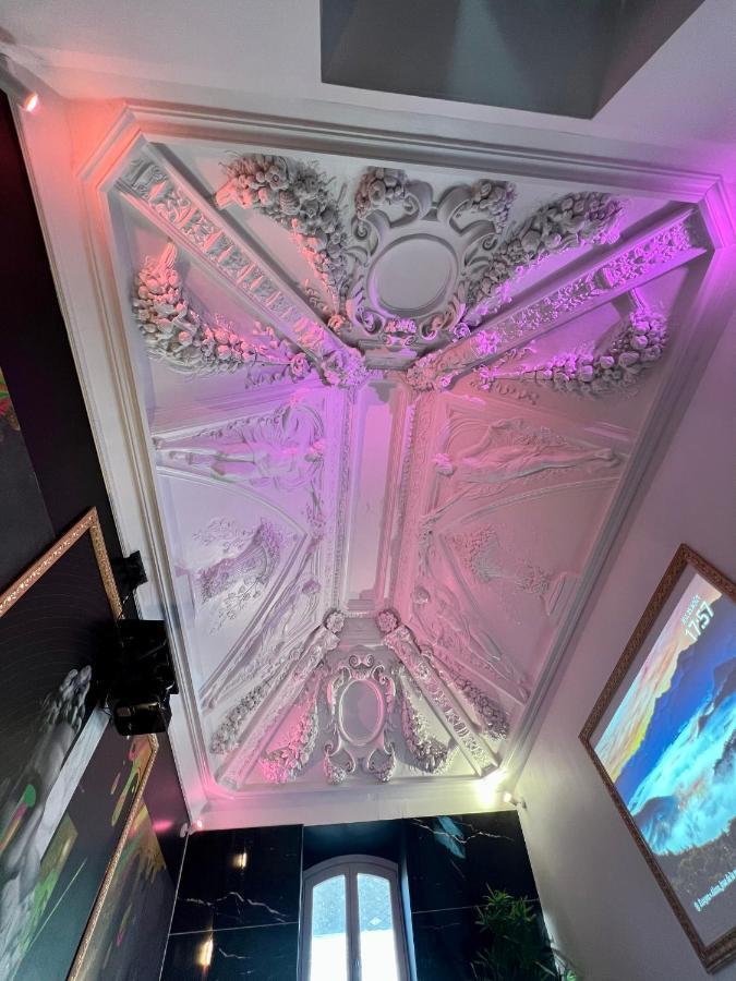 Capsule Art Deco: Luxe Entertainment Suite with Jacuzzi Valenciennes Exterior photo