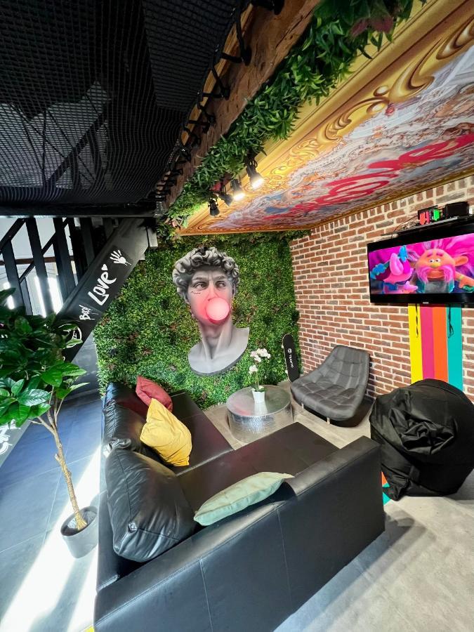 Capsule Art Deco: Luxe Entertainment Suite with Jacuzzi Valenciennes Exterior photo