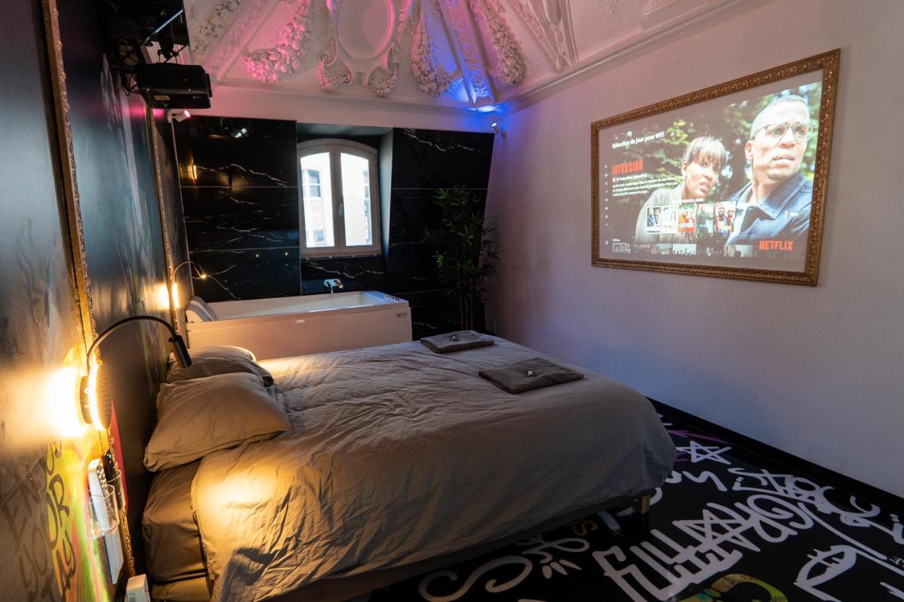 Capsule Art Deco: Luxe Entertainment Suite with Jacuzzi Valenciennes Exterior photo