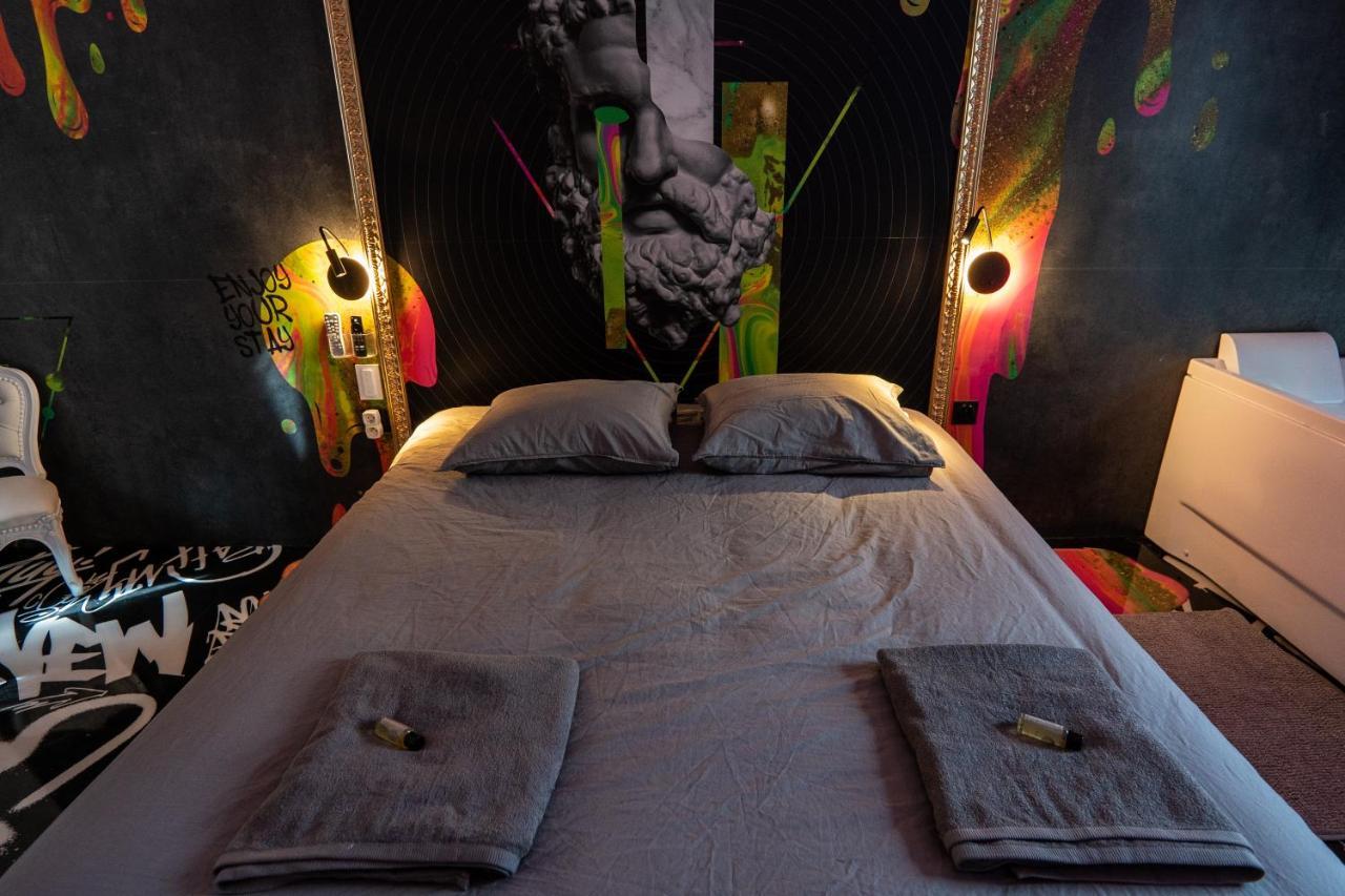 Capsule Art Deco: Luxe Entertainment Suite with Jacuzzi Valenciennes Exterior photo